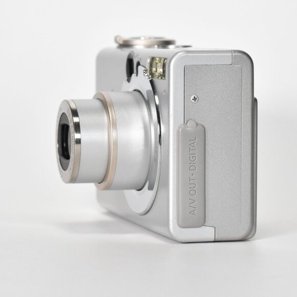 Canon PowerShot S500 Digital Elph Camera 5.0MP 3x Optical Zoom 2GB CF Card MINT - Picture 4 of 16